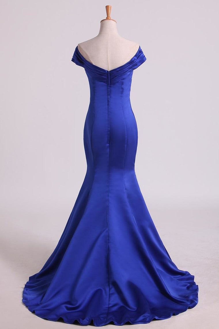 2022 Prom Dresses Off The Shoulder Satin Mermaid Dark Royal Blue Sweep Train