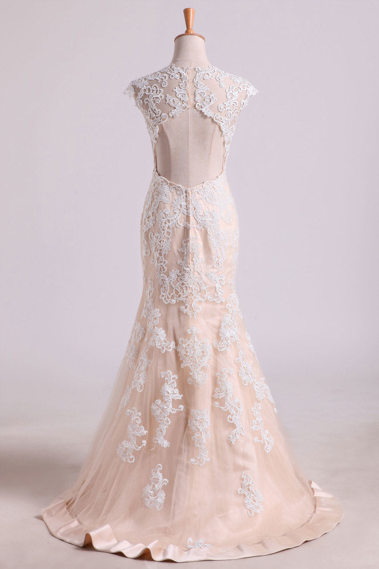 2022 V Neck Prom Dresses Cap Sleeves Sweep Train With White Applique Open Back