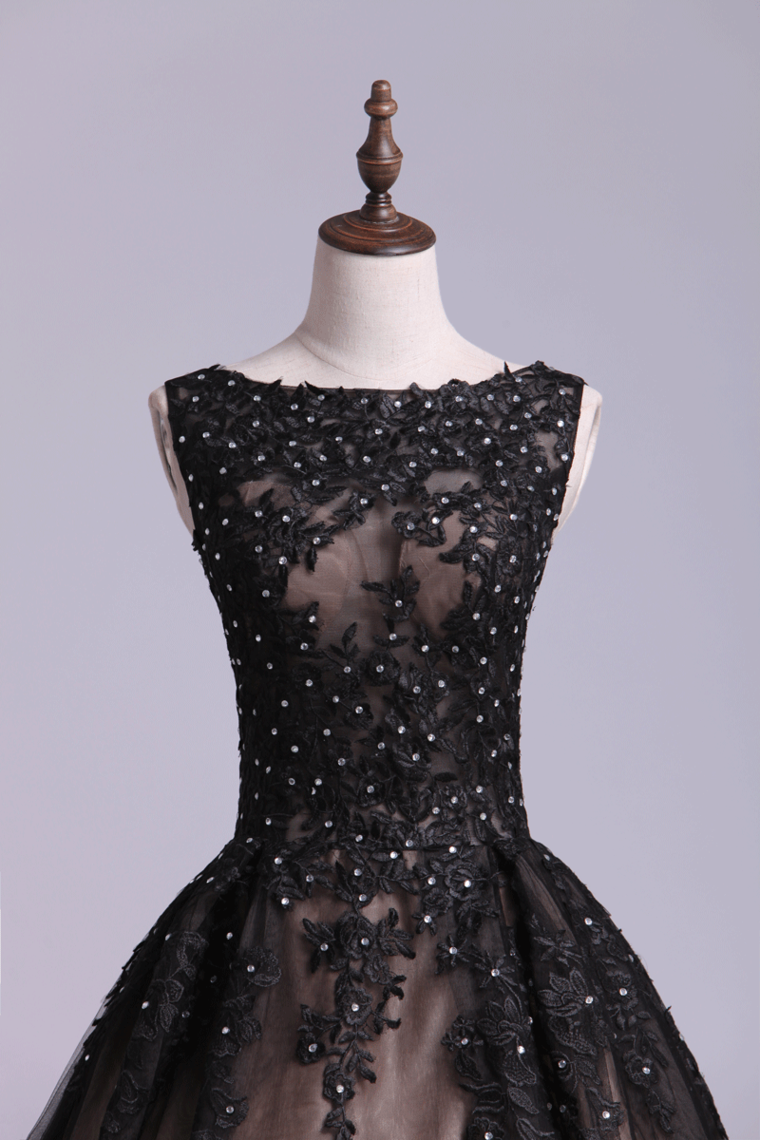 2022 High Neck A-Line Prom Gown Sweep Train With Beads&Applique