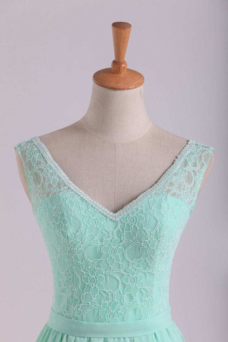 2022 V-Neck A Line Knee Length Lace & Chiffon Bridesmaid Dresses Mint