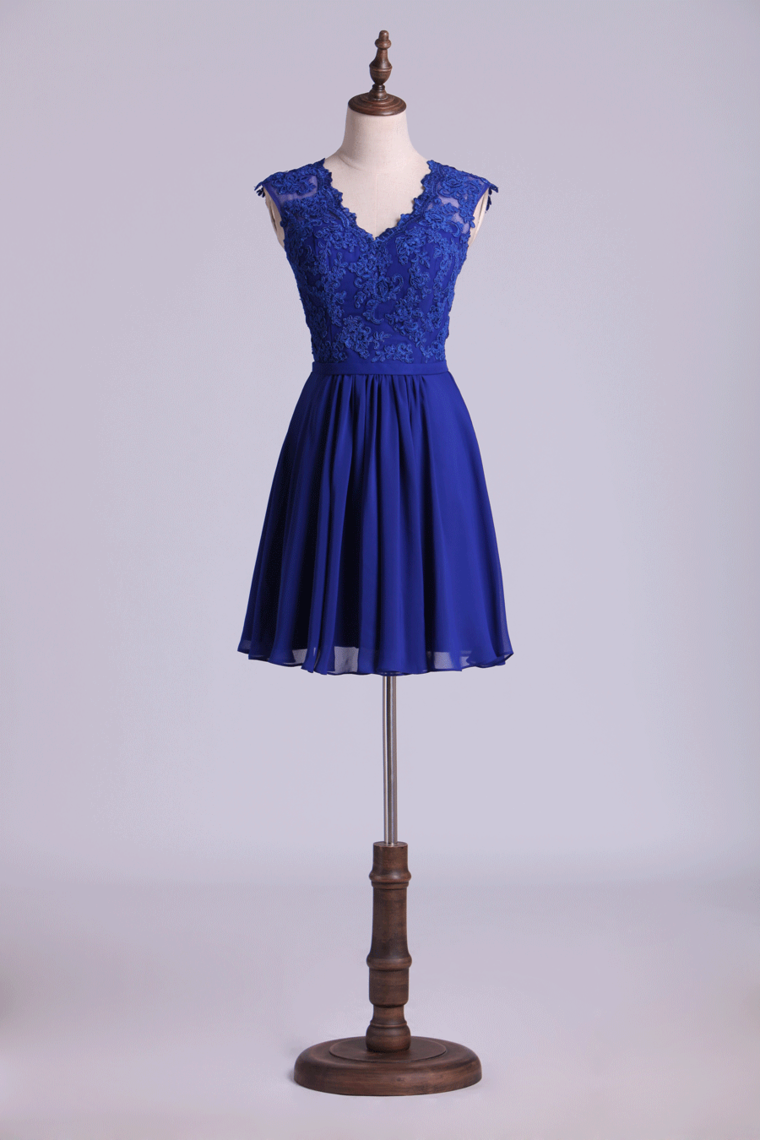 2022 Dark Royal Blue V-Neck Cocktail Dresses Tulle And Chiffon With Applique & Ribbon