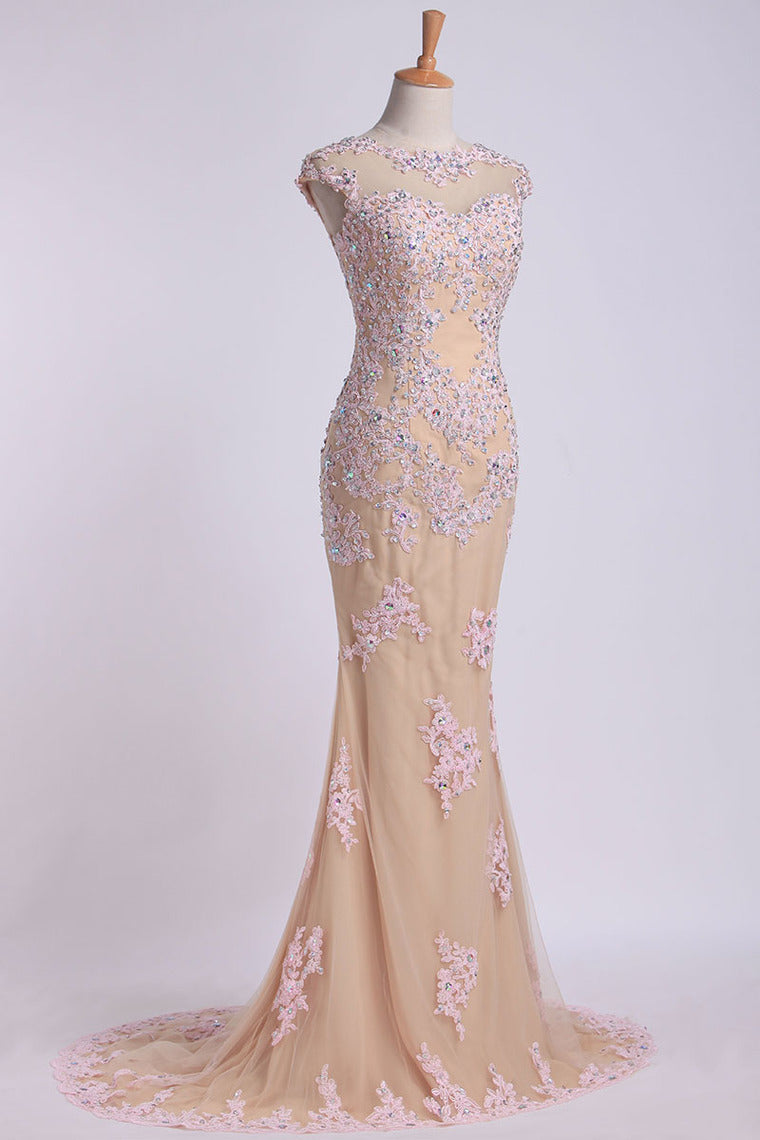 2022 Mesh Illusion Scoop Neckline Cap Sleeve Prom Dress With Beads And Applique