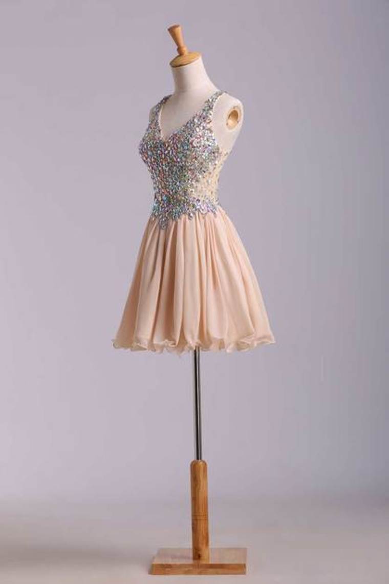2022 Delicate Short/Mini Halter A Line/Princess Homecoming Dresses Lace&Chiffon Beaded Bodice