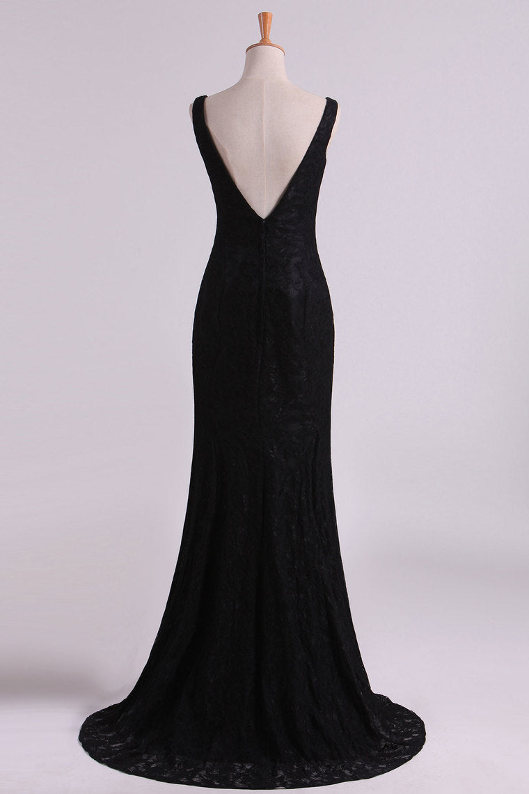 2022 Black Lace Evening Dresses V Neck Open Back Sweep Train Sheath