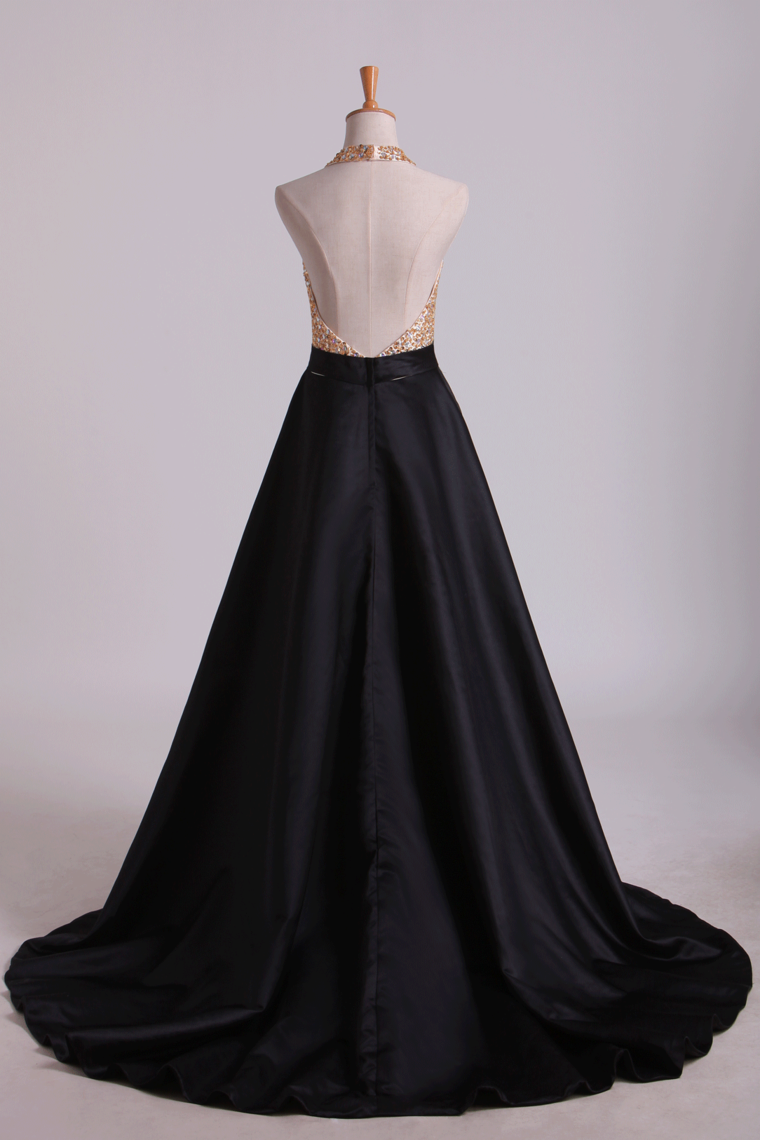 2022 Open Back Halter Prom Dresses Beaded Bodice Satin Sweep Train