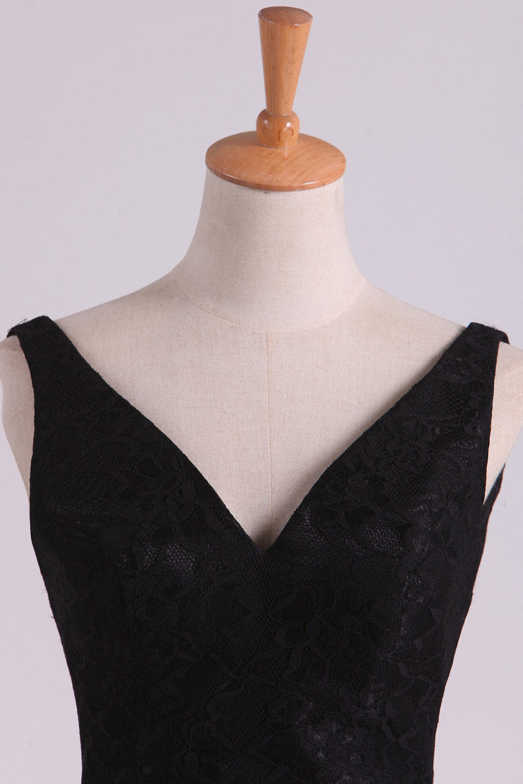 2022 Black Lace Evening Dresses V Neck Open Back Sweep Train Sheath