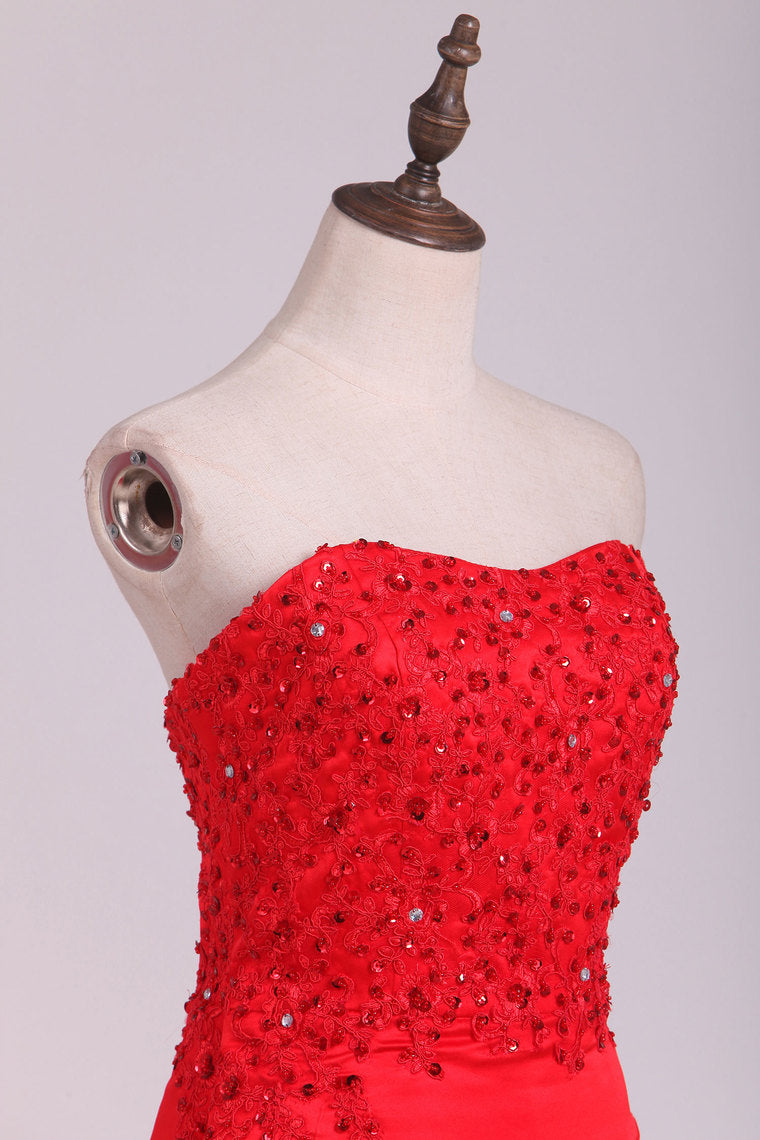 2022 Sheath Mother Of The Bride Dresses Strapless With Beading And Applique Satin