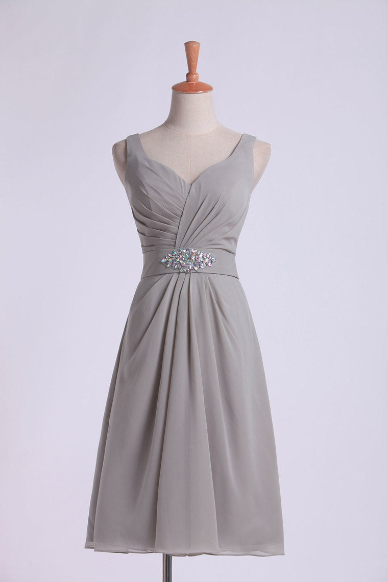 2022 Bridesmaid Dresses V Neck Princess Short/Mini With Ruffles And Beads Chiffon