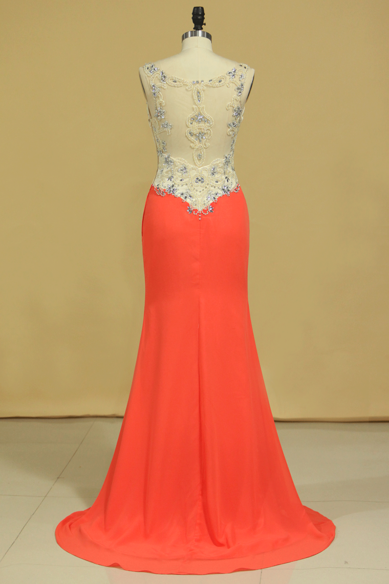 2022 V Neck Prom Dresses Sheath Spandex Sweep Train With Beading