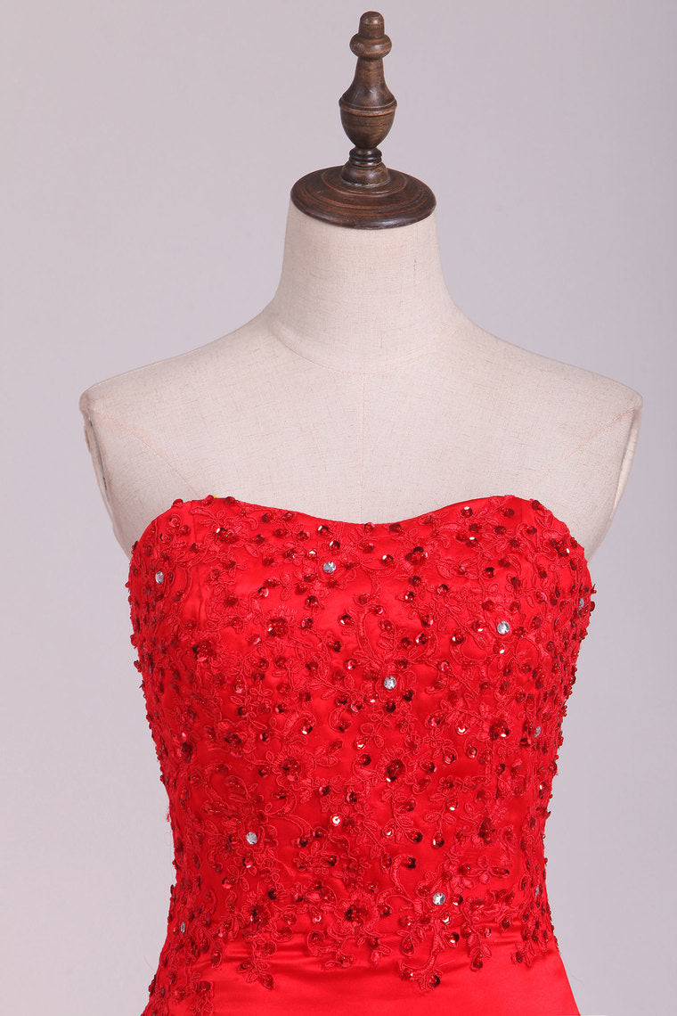 2022 Sheath Mother Of The Bride Dresses Strapless With Beading And Applique Satin