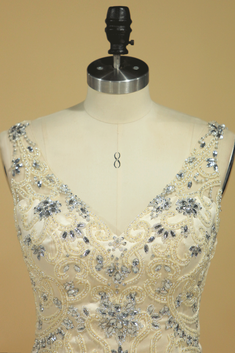 2022 V Neck Prom Dresses Sheath Spandex Sweep Train With Beading