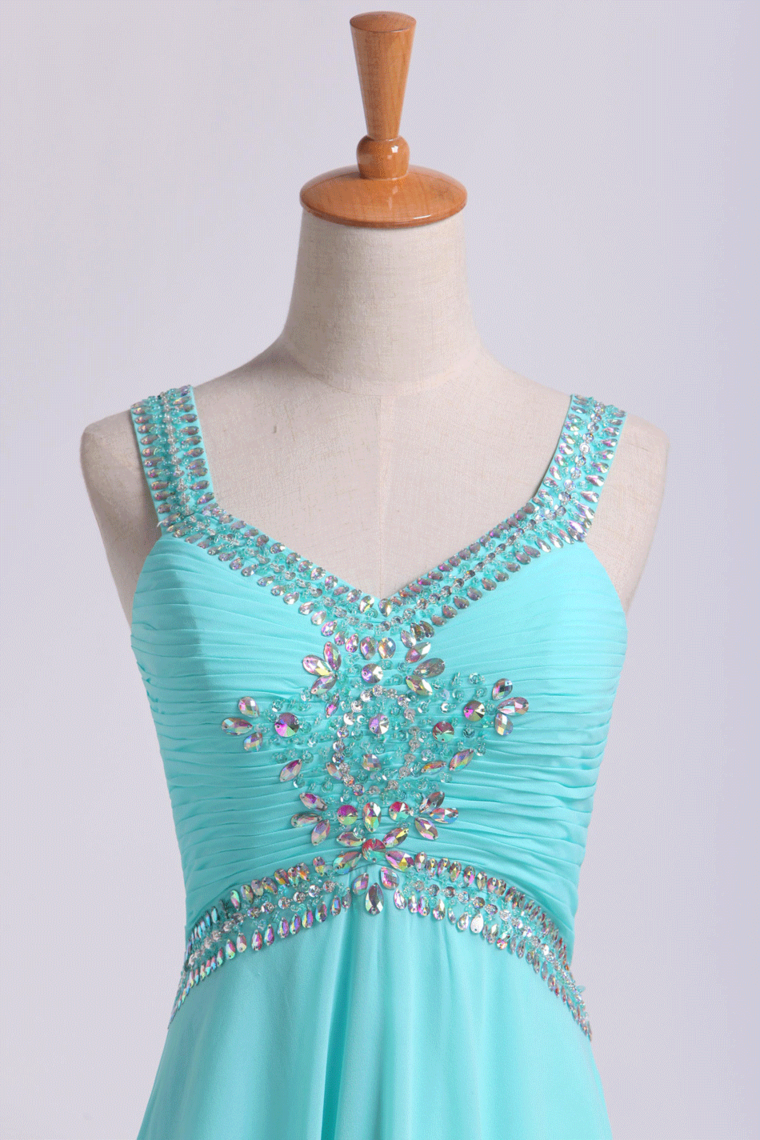 2022 Open Back Halter Prom Dresses A Line Sweep Train Chiffon With Beads&Ruffles