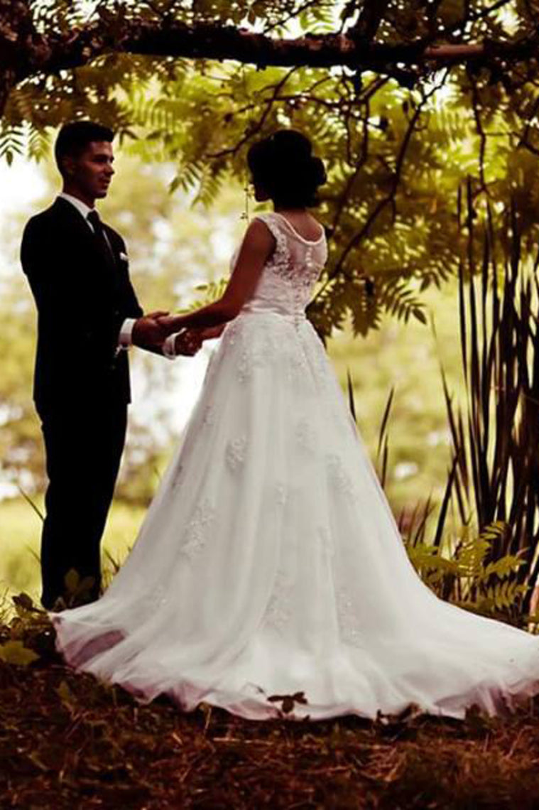 2022 Bateau Wedding Dresses A Line With Sash And Applique Chapel Train