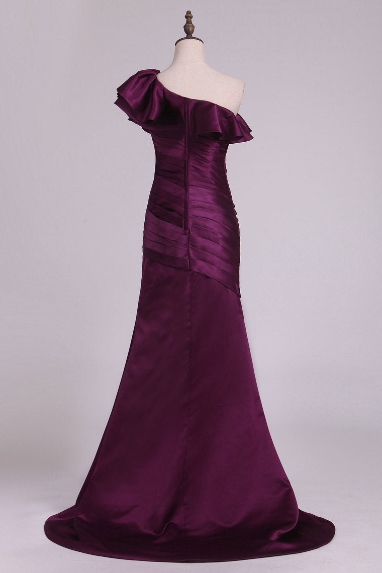 2022 One Shoulder Satin With Ruffles Prom Dresses Sweep Train