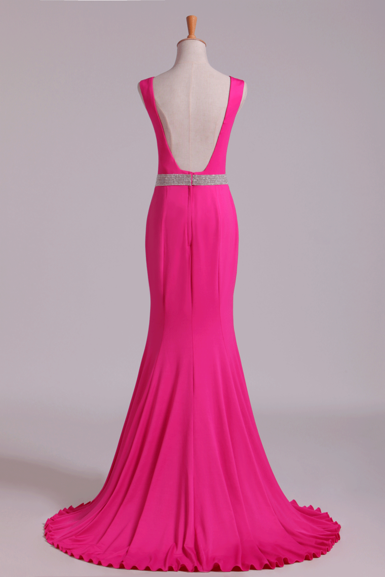 2022 Prom Dresses Open Back Column V Neck Beaded Waistline Sweep Train