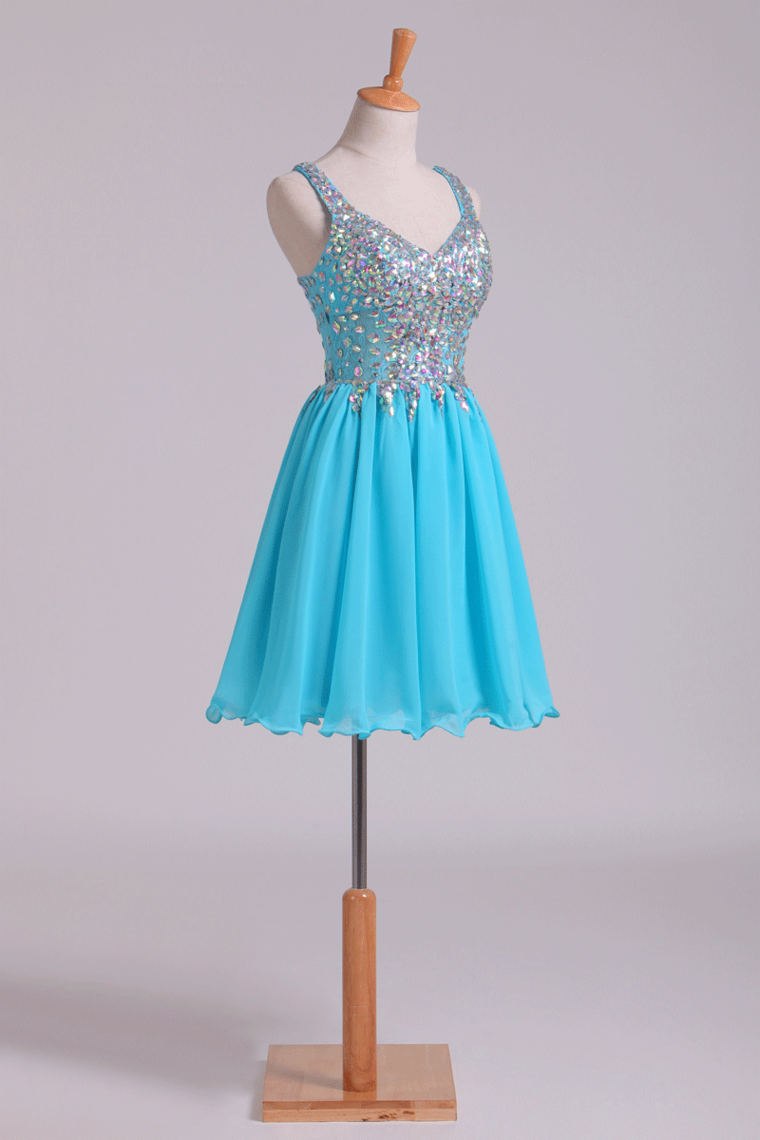 2022 Delicate Short Halter A Line Homecoming Dresses Lace&Chiffon Beaded Bodice