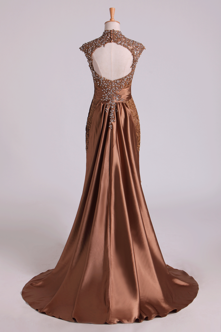 2022 Hot High Neck Evening Dresses Column With Beading Lace Sweep Train