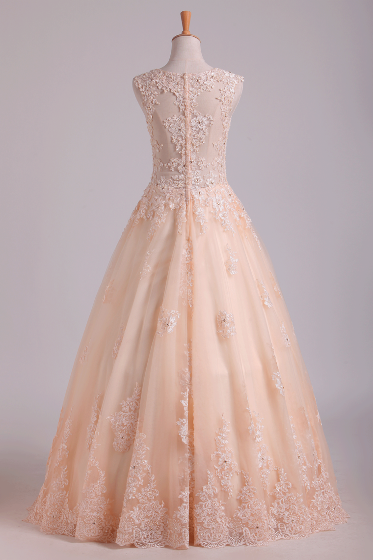 2022 Scoop A Line Prom Dresses With Applique & Beads Tulle Floor Length