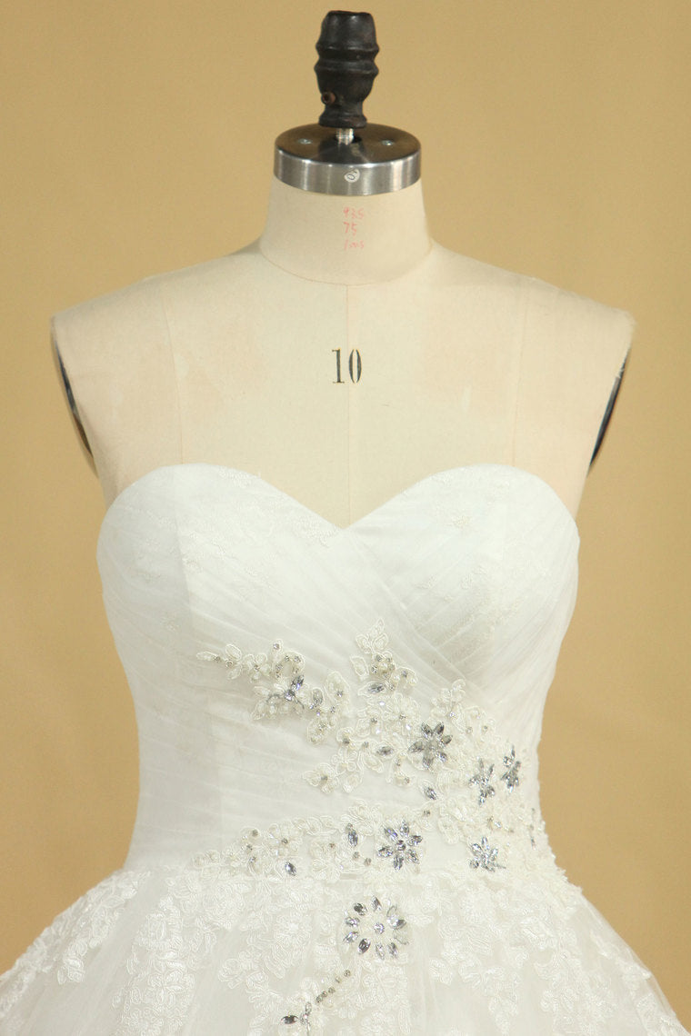 2022 Plus Size Wedding Dresses A-Line Sweetheart Court Train Tulle Applique Covered Button