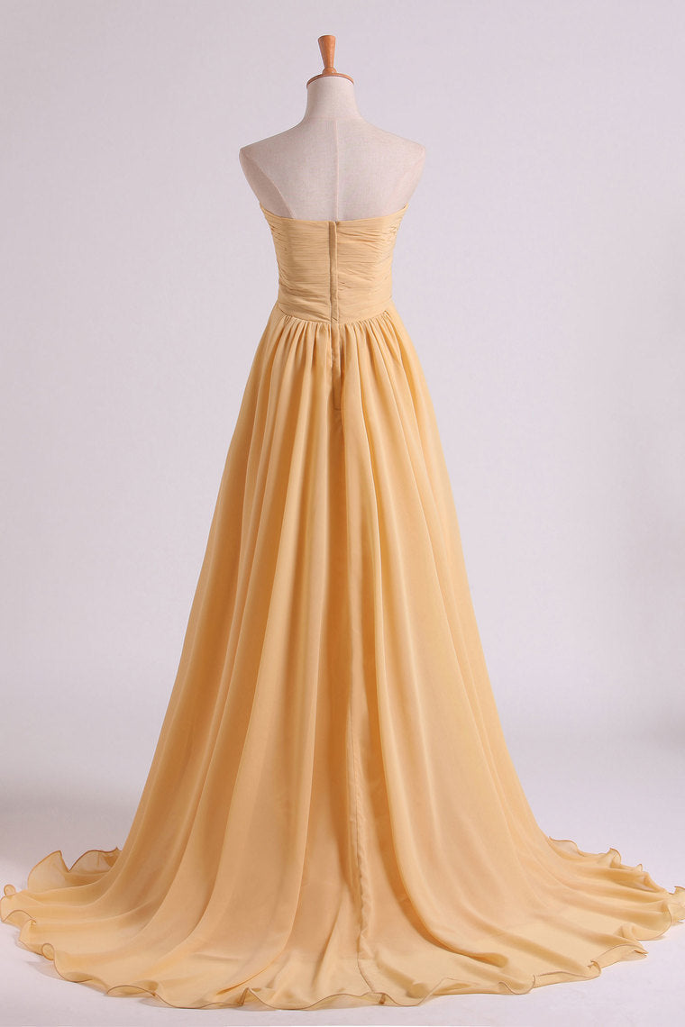 2022 Prom Dresses A Line Empire Waist Sweetheart Chapel Train With Ruffles