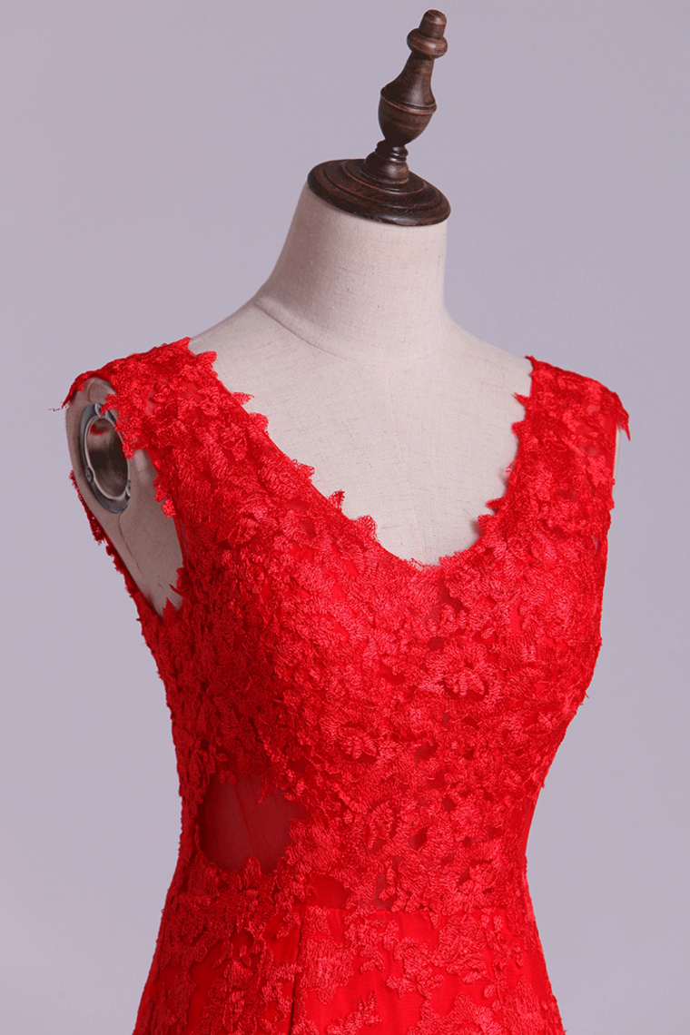 2022 V-Neck Tulle Evening Dresses Mermaid With Applique Sweep Train