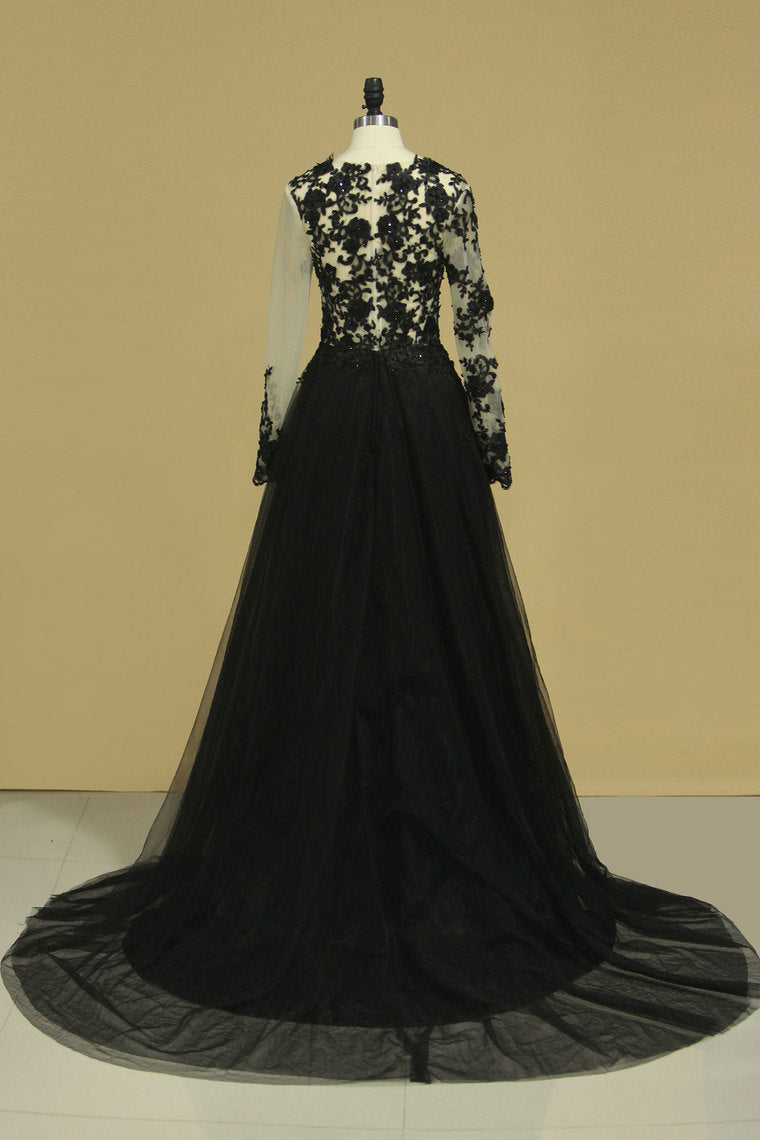 2022 Long Sleeves Prom Dresses With Slit And Applique Tulle