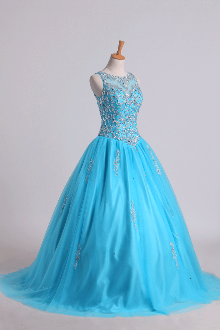 2022 Scoop Quinceanera Dresses Open Back Beaded Bodice Tulle Lace Up