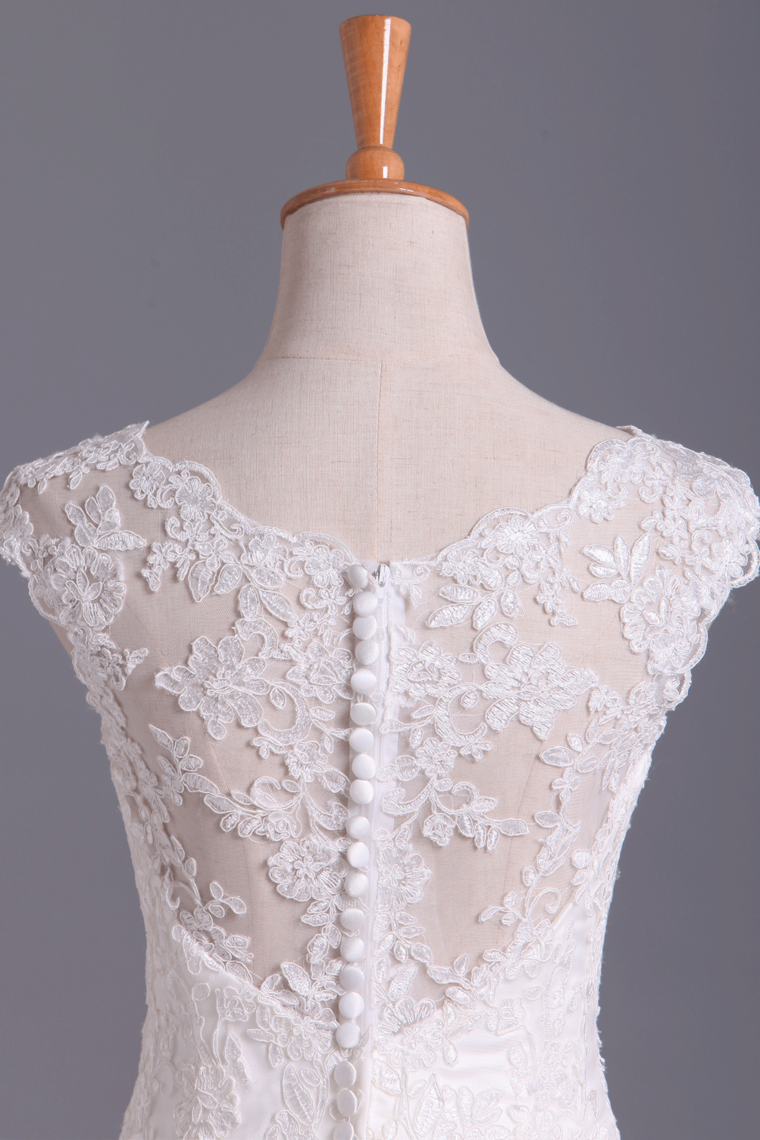 2022 New A-Line Wedding Dresses Bateau Court Train Covered Button Tulle & Lace Applique