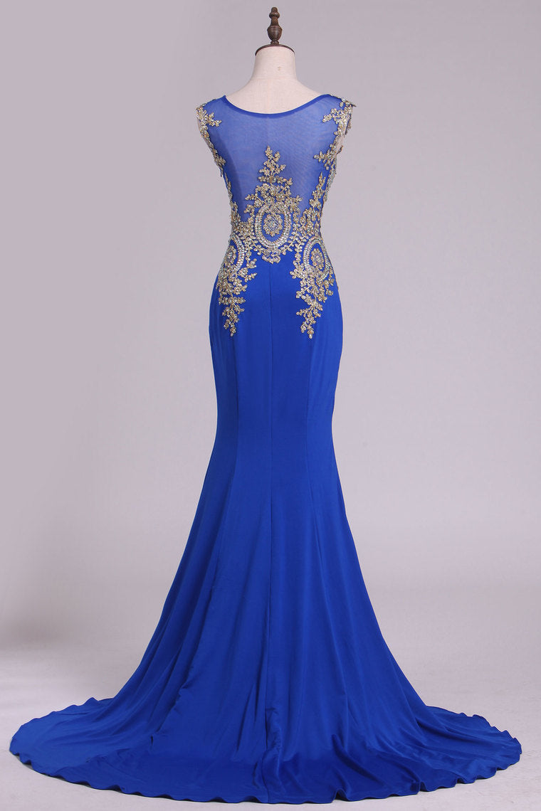 2022 Scoop Prom Dresses Mermaid Spandex With Applique Sweep Train