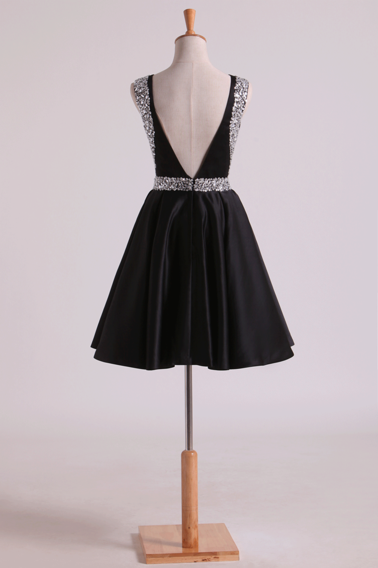 2022 Bateau A Line Short/Mini Homecoming Dresses Satin With Beads