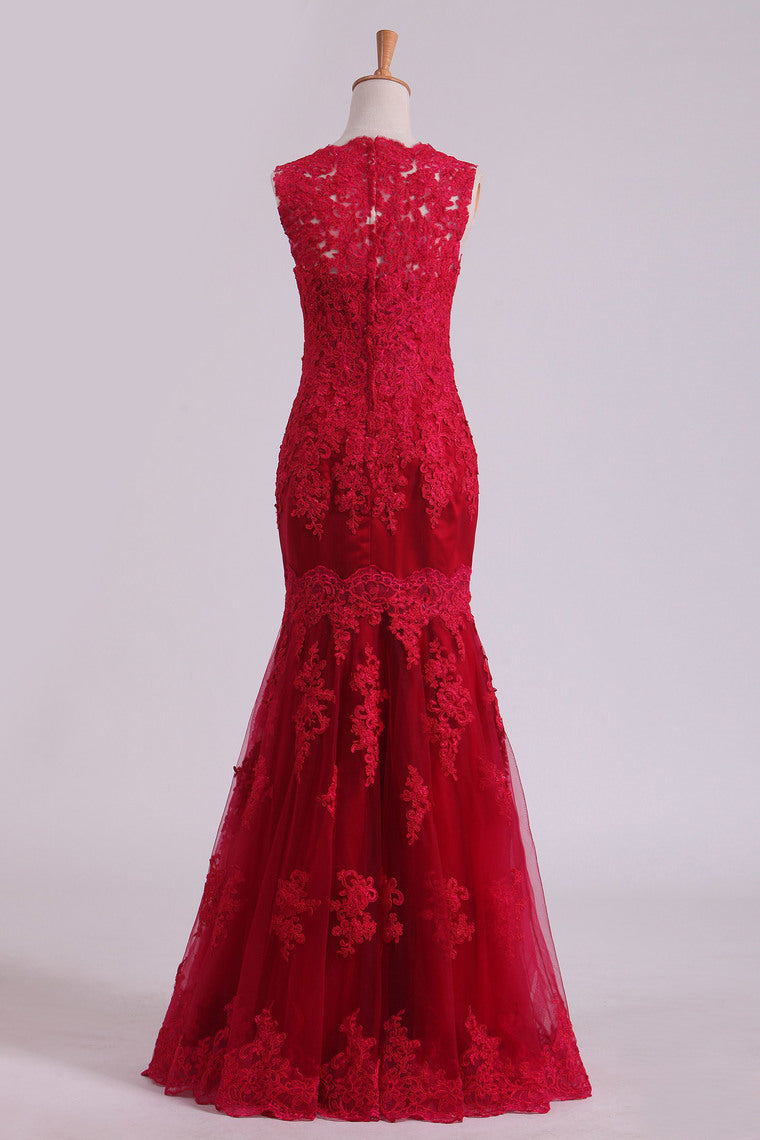 2022 Red Straps Prom Dresses Tulle With Applique Sweep Train