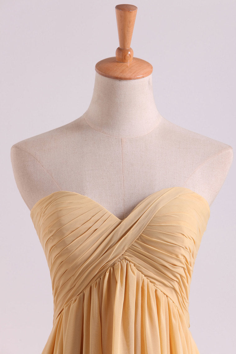 2022 Prom Dresses A Line Empire Waist Sweetheart Chapel Train With Ruffles