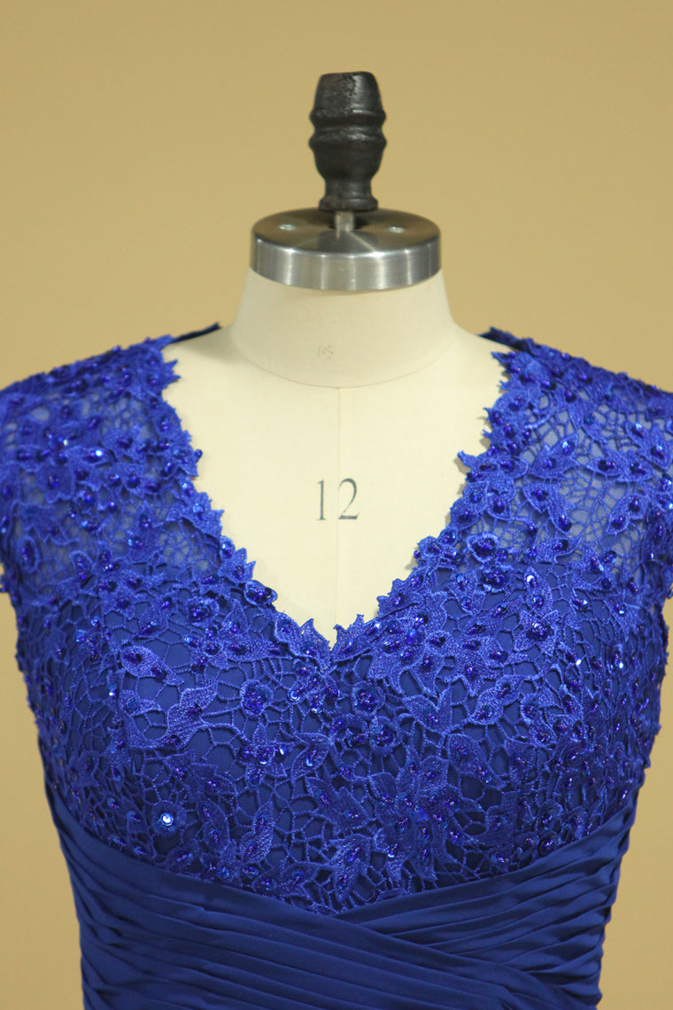 2022 Hot V Neck Mother Of The Bride Dresses Dark Royal Blue Sweep Train With Ruffle Cap Sleeves