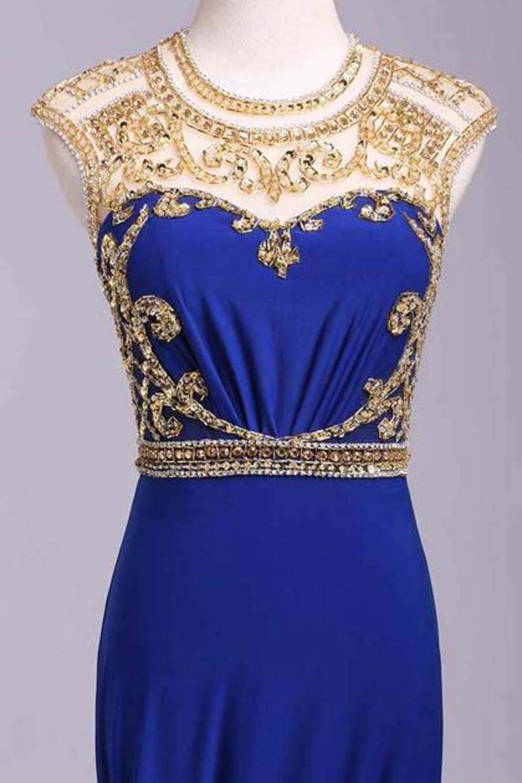 2022 Scoop Neckline Column Beaded Bodice Prom Dresses With Court Train & Slit