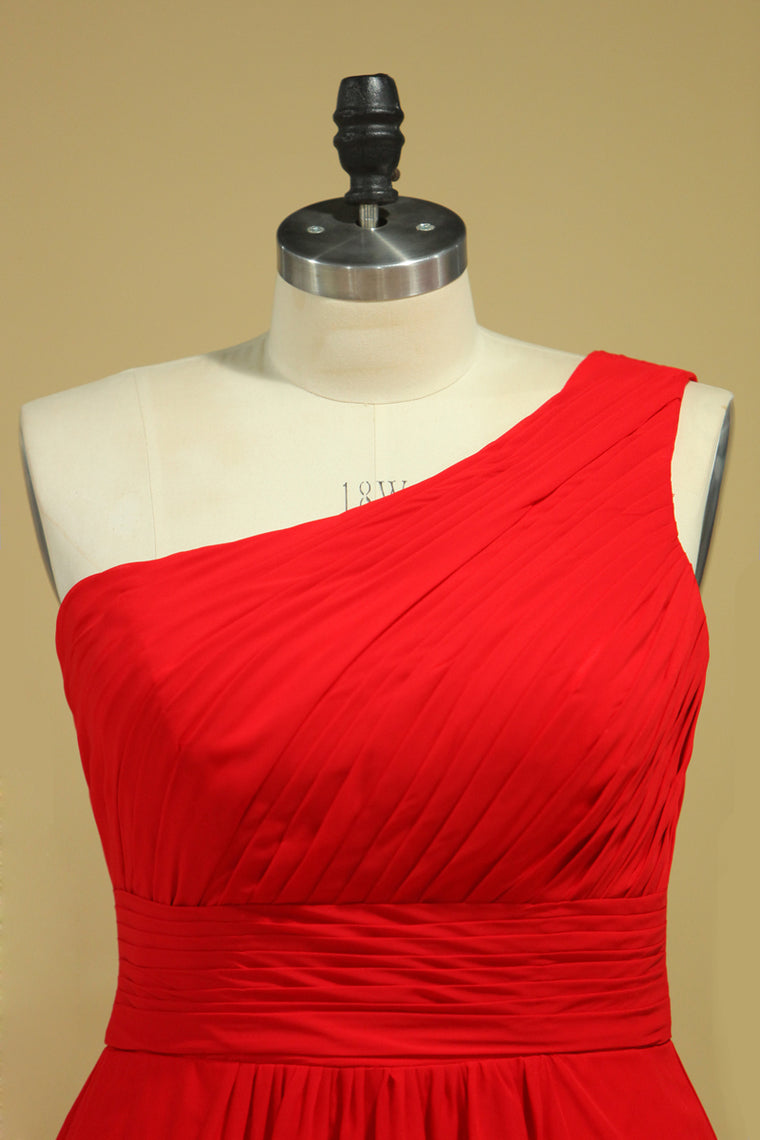 2022 Plus Size One Shoulder Bridesmaid Dresses  Ruffled Bodice A-Line Chiffon Red