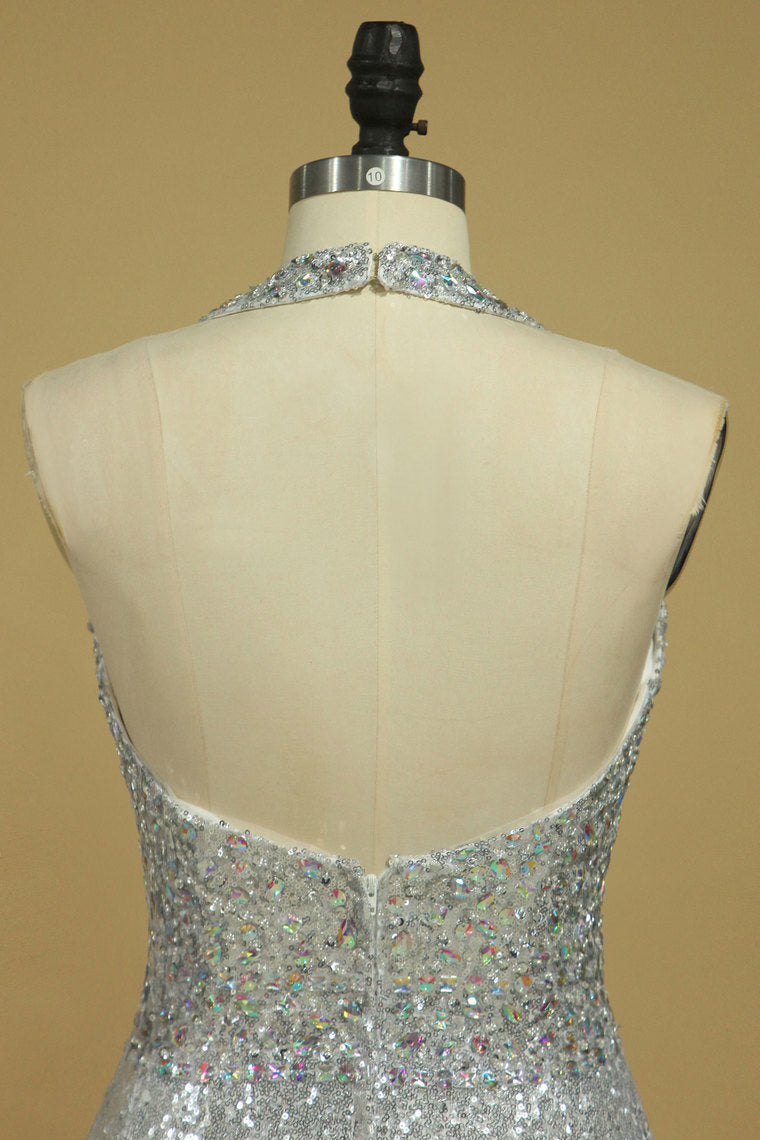 2022 Prom Dresses Halter Sequines With Beading Open Back Sheath