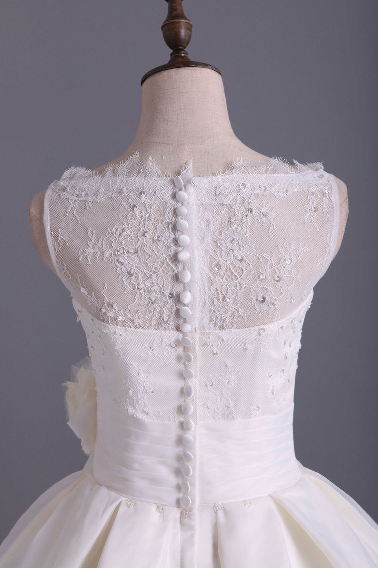 2022 Romantic Lace Bodice A Line Wedding Dress Pick Up Organza Skirt Cathedral Train With Flower