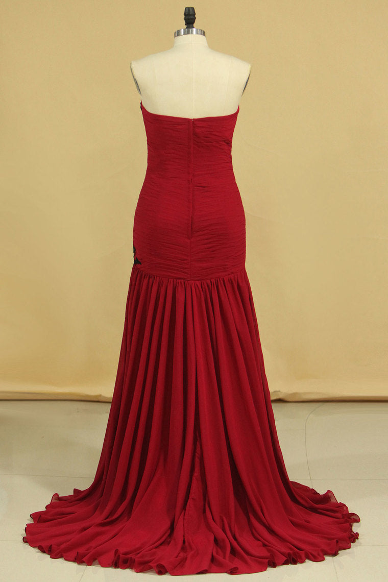 2022 Burgundy/Maroon Sweetheart Mermaid Chiffon Evening Dresses With Ruffles And Applique