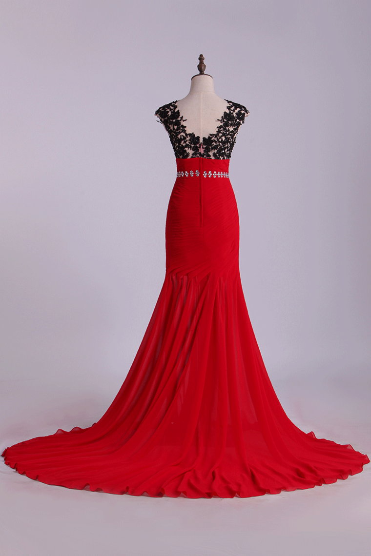 2022 V-Neck Mermaid Prom Dresses With  Ruffles & Black Applique Chiffon Bicolor
