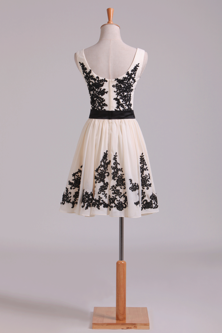 2022 Straps A Line Chiffon Prom Dress Short With Black Applique & Sash