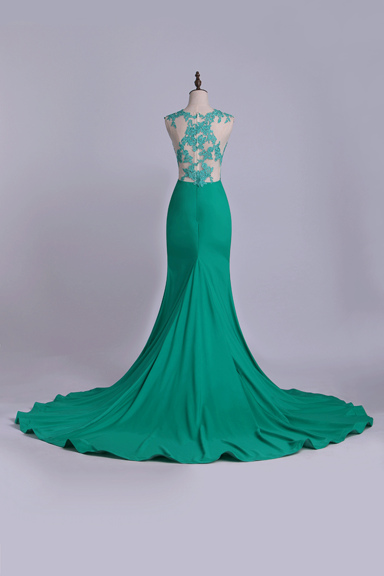 2022 New Arrival Scoop Mermaid Prom Dresses With Applique