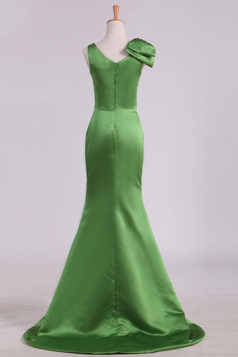 2022 V Neck Mermaid With Bow Knot Evening Dresses Satin Sweep Train