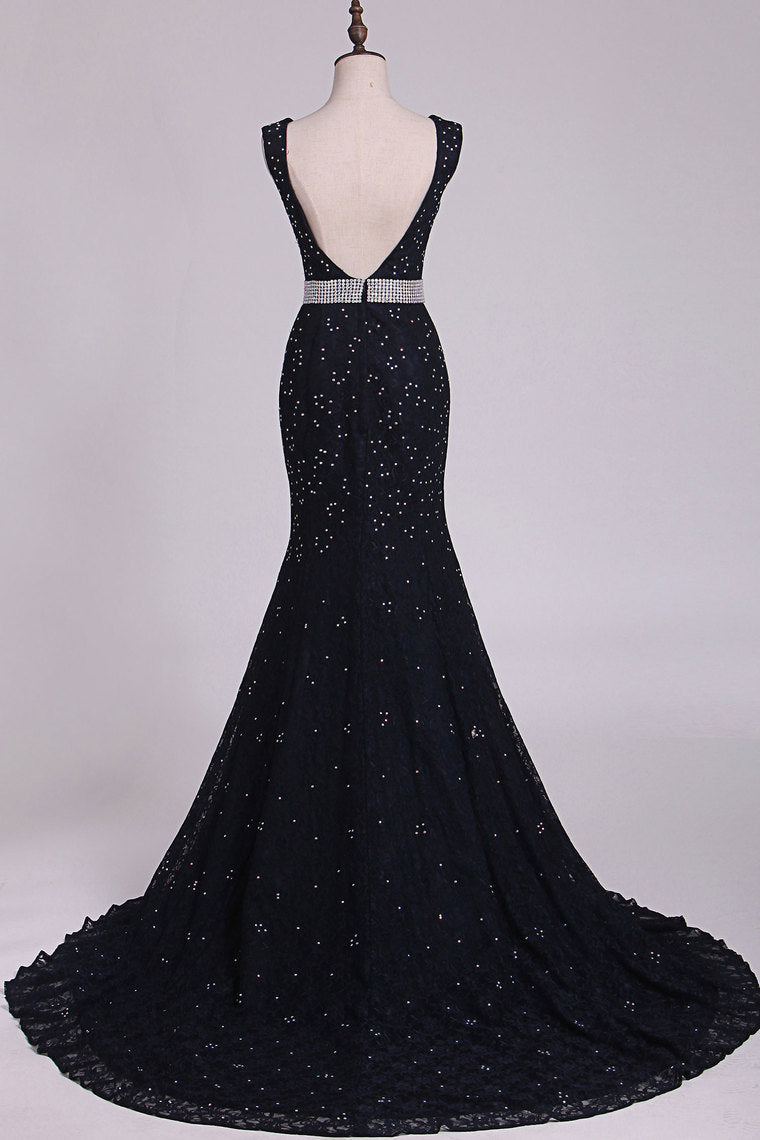 2022 Lace Prom Dresses V Neck Mermaid With Beading Court Train Open Back