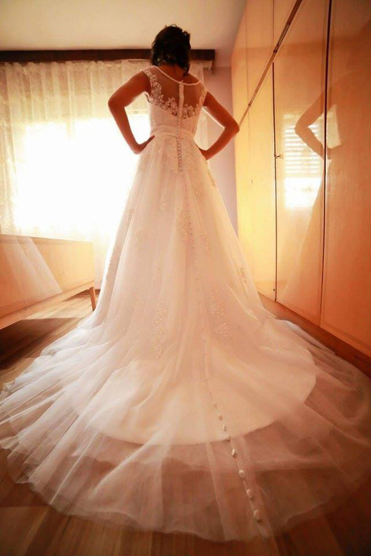 2022 Bateau Wedding Dresses A Line With Sash And Applique Chapel Train