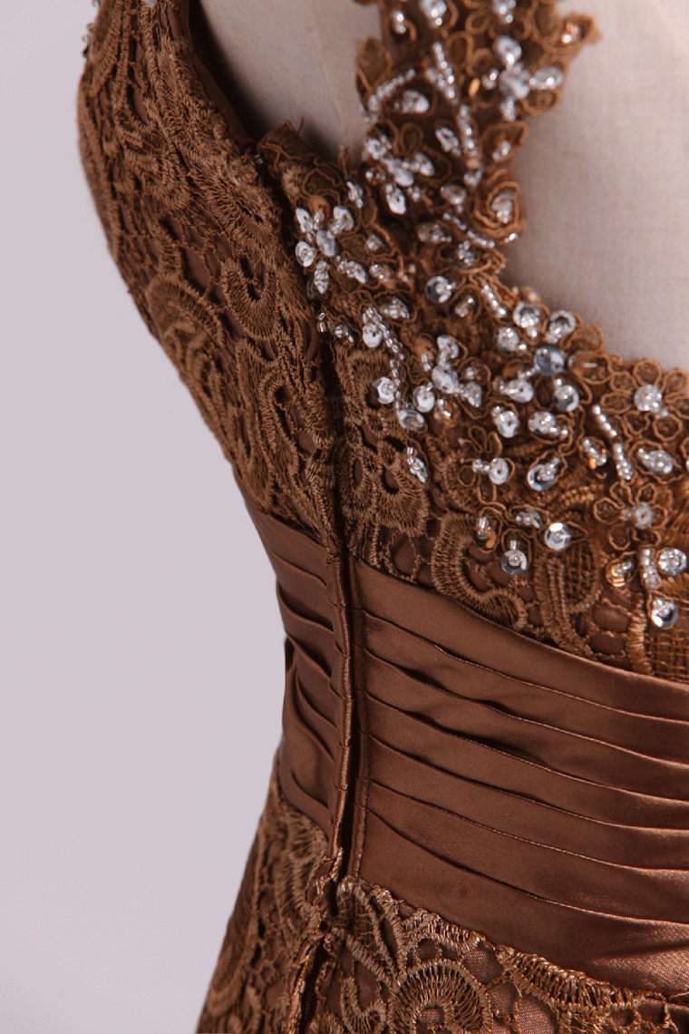 2022 Hot High Neck Evening Dresses Column With Beading Lace Sweep Train